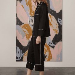 Pijama Piping negro con rayas blancas de la colección de Oysho Sleepwear primavera/verano 2018