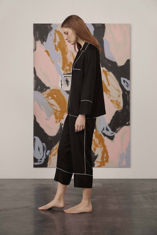 Pijama Piping negro con rayas blancas de la colección de Oysho Sleepwear primavera/verano 2018