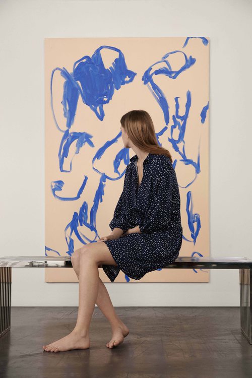 Camisón azul marino con motas blancas de la colección de Oysho Sleepwear primavera/verano 2018