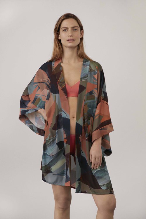 Bata de estampados florales de la colección de Oysho Sleepwear primavera/verano 2018