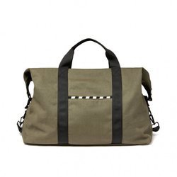 Mochila de viaje en color verde oliva de la Nueva Colección SS 2018 de Sisley