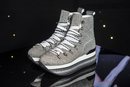 Zapatillas de bota con plataforma en tonos grises con brillante de Hogan para el próximo Otoño/Invierno 2018