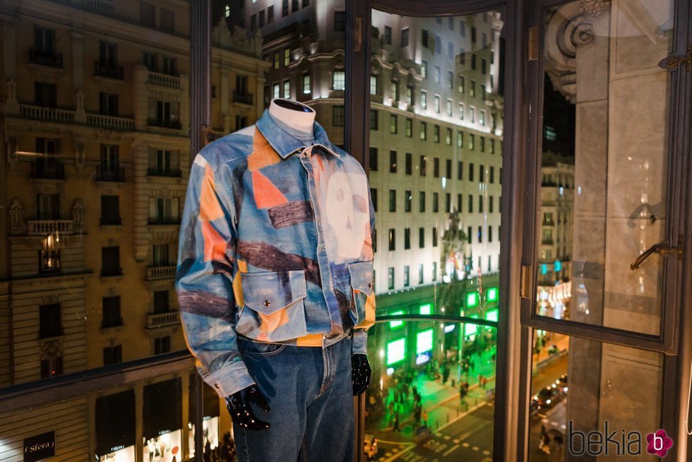 Camisa azul con detalles geométricos de Frescoté, nueva marca de María Escoté y Fer Fernández