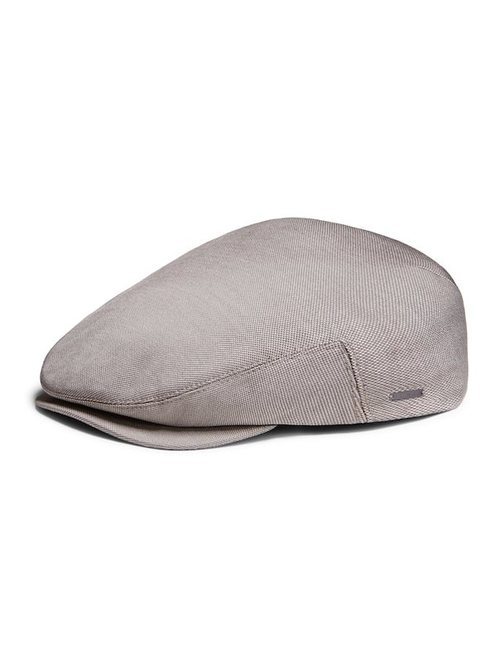 Gorra en tonos grises de la Nueva Colección Cápsula Maserati de Ermenegildo Zegna 2018