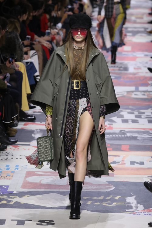 Gabardina verde militar  de Dior otoño/invierno 2018/2019 en la Paris Fashion Week