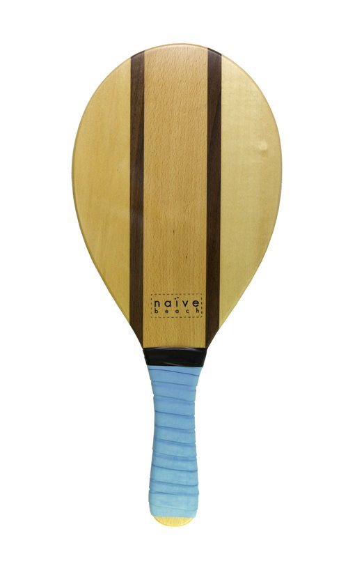 Pala de madera con el mango azul de Naïve para el verano 2018