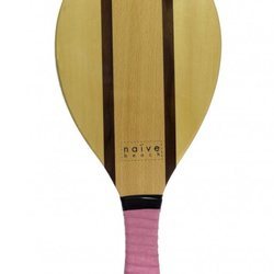 Pala de madera con el mango rosa de Naïve para el verano 2018