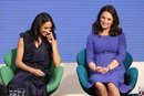 Meghan Markle y Kate Middleton vestidas de azul en el I Forum de la Royal Fundation