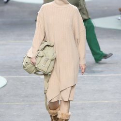 Traje de punto beige de Lacoste otoño/invierno 2018/2019 en la Paris Fashion Week