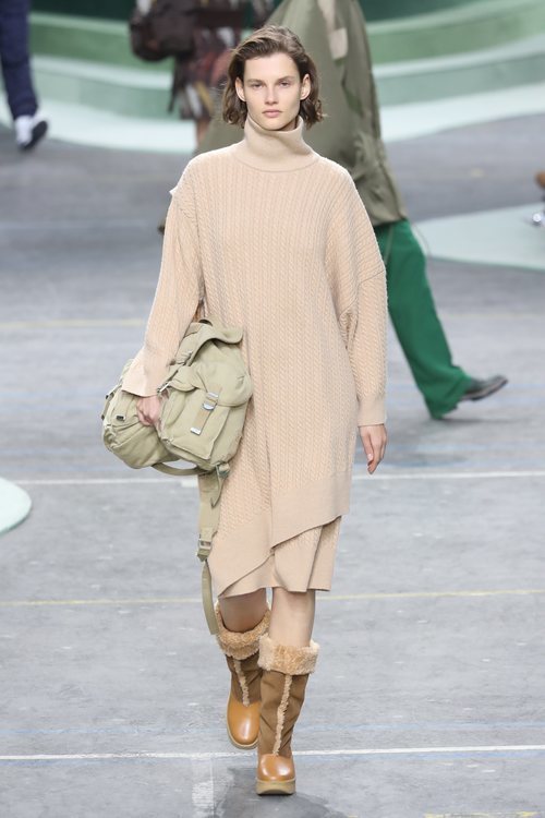 Traje de punto beige de Lacoste otoño/invierno 2018/2019 en la Paris Fashion Week