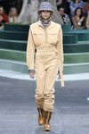 Mono largo de color crema de Lacoste otoño/invierno 2018/2019 en la Paris Fashion Week