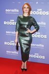 Cristina Castaño con un traje ceñido verde en la premiere de 'Sin rodeos'