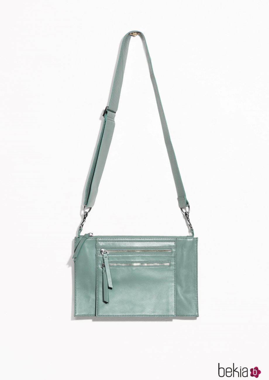 Bolso verde con banda para colgar con dos bolsillos exteriores e la Nueva Colección Primavera/Verano 2018 de & Other Stories