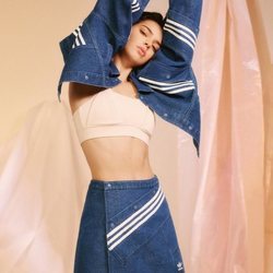 Falda vaquera y chaqueta vaquera de la Nueva Colección Cápsula de Adidas 2018