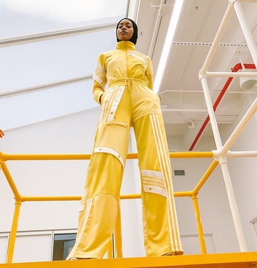 Conjunto de chándal amarillo de la Nueva Colección Cápsula de Adidas 2018