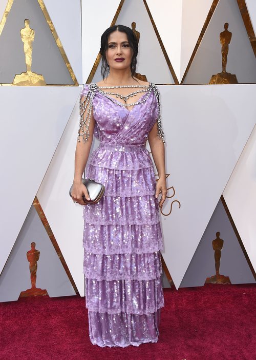 Salma Hayek vestida de Gucci en la alfombra roja de los Premios Oscar 2018