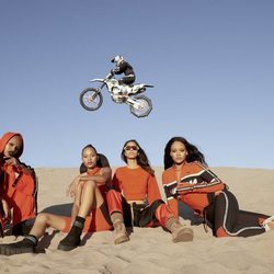 Chándales cortos y largos de color naranjas y negros de la colección Fenty X Puma SS18