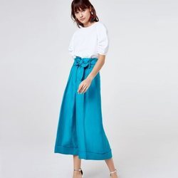 Pantalón tobillero acampanado en color azul de la Nueva Colección Primavera/Verano de Uterqüe 2018