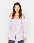 Blusa a rayas blancas y rosas de Bershka para la primavera/verano 2018