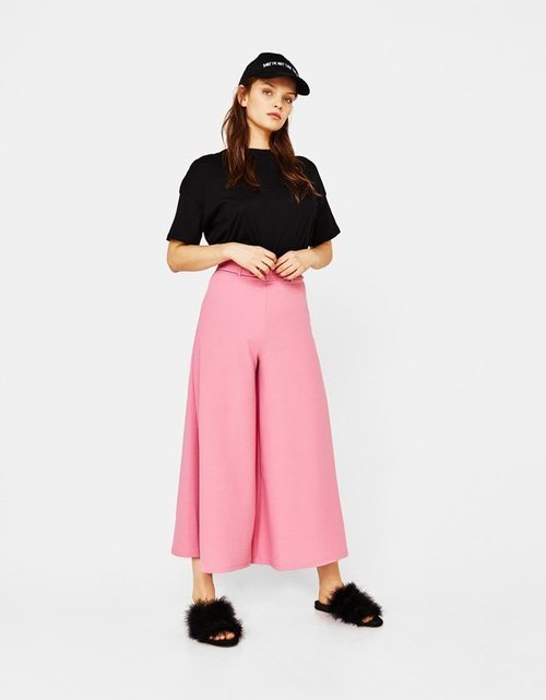 Pantalones palazzo rosas de Bershka para la primavera/verano 2018