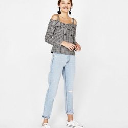 Camiseta en palabra de honor a cuadros de Bershka para la primavera/verano 2018