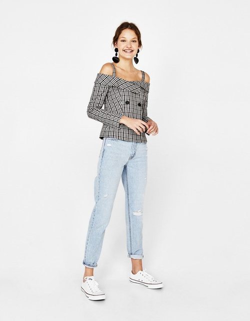 Camiseta en palabra de honor a cuadros de Bershka para la primavera/verano 2018