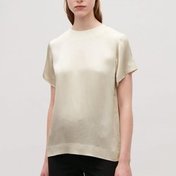 Blusa en color champán de mujer de la nueva colección atemporal de Cos 2018
