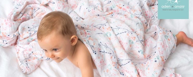 Mantita blanca con estampados coloridos de Aden+Anais primavera 2018