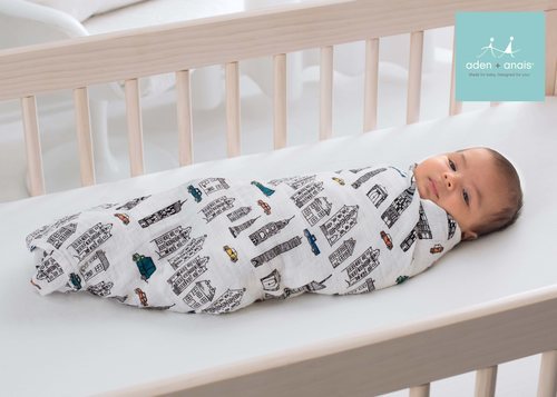 Arullo blanco con imágenes de edificios estampados de Aden+Anais primavera 2018