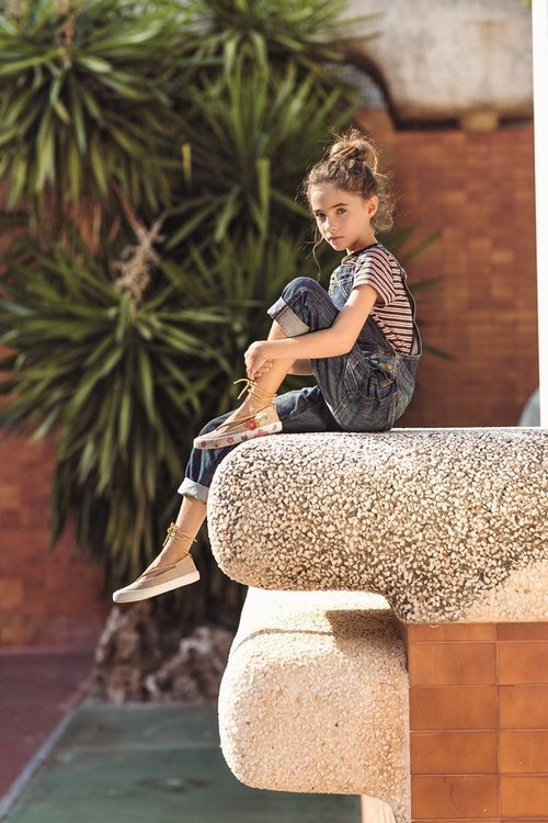 Zapatillas en beige de niña de la nueva colección primavera/verano 2018 de Gioseppo