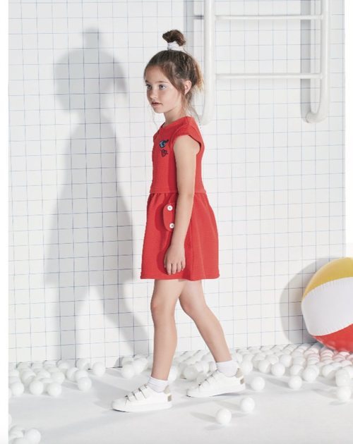 Vestido corto rojo con mangas y vuelo de Tuc Tuc primavera/verano 2018