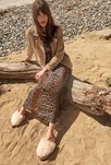 Sandalias de una tira con pelo rosado de UGG para la primavera/verano 2018