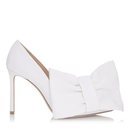 Zapato de tacón con lazo adornando la punta de Jimmy Choo Bridal 2018