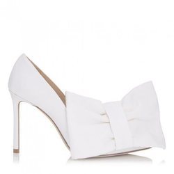 Zapato de tacón con lazo adornando la punta de Jimmy Choo Bridal 2018