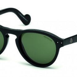 Gafas negras con cristal oscuro de la nueva colección primavera/verano 2018 de Moncler