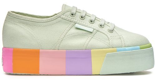 Zapatillas verde menta con la suela de colores de Superga primavera/verano 2018