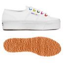 Zapatillas blancas con los remates de colores de Superga primavera/verano 2018