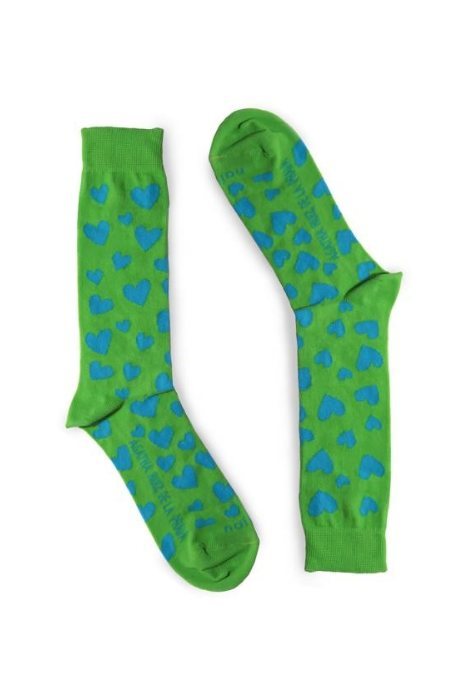 Calcetines en color verde con corazones azules  de la firma Naïve 2018