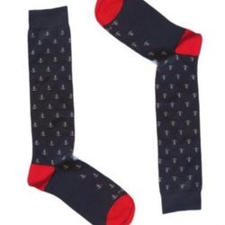 Calcetines en azul marino con estampado de anclas  de la firma Naïve 2018