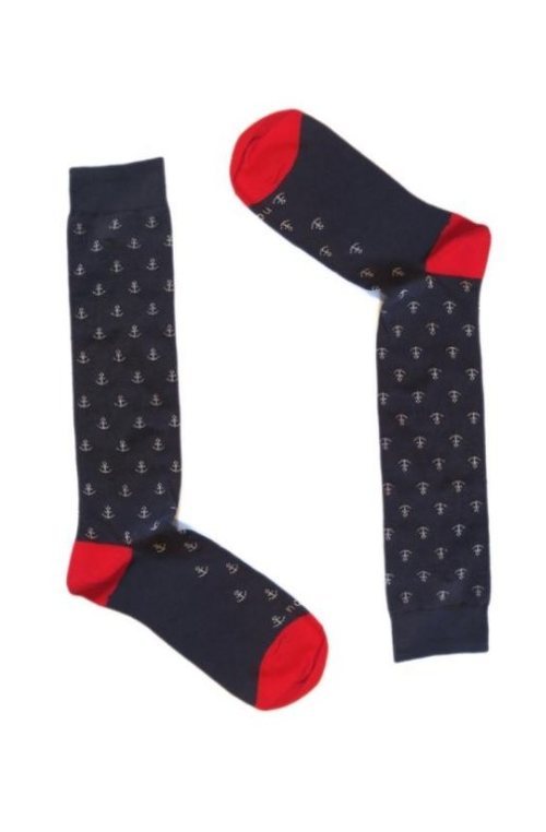 Calcetines en azul marino con estampado de anclas de la firma Naïve 2018