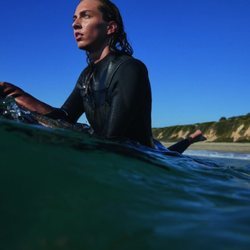 Mono de neopreno negro de Oysho Surf Endless Waves