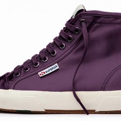 Zapatilla de bota en color morado de la nueva colección cápsula primavera/verano 2018 de Alexa Chung y Superga