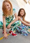Mono y vestido con estampados florales de una colección exclusiva de H&M con dos diseñadores graficos