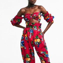 Total look rojo con estampado frutal de la nueva colección de Asos Madre in Kenia 2018