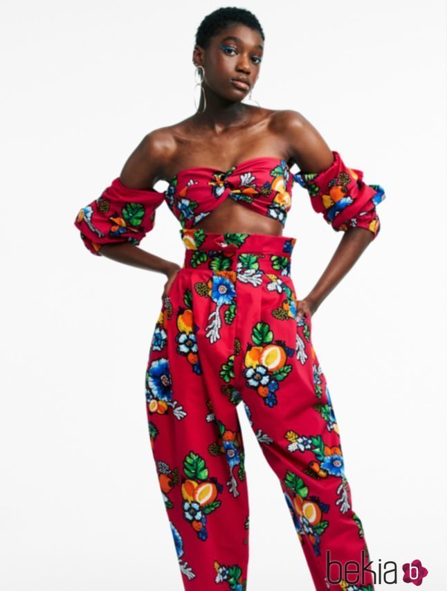 Total look rojo con estampado frutal de la nueva colección de Asos Madre in Kenia 2018
