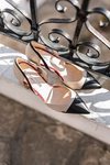 Zapato beige y negro de la nueva colección primavera/verano 2018 de Hannibal Laguna
