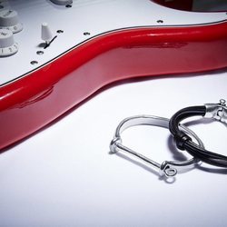 Pulseras de cuero y de plata de UNOde50 para el día del padre 2018