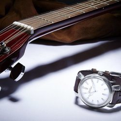Reloj con la correa marrón de UNOde50 para el día del padre 2018