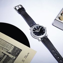 Reloj con la correa negra de UNOde50 para el día del padre 2018