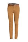 Pantalón marrón combinado con un cinturón de Salsa para la primavera 2018